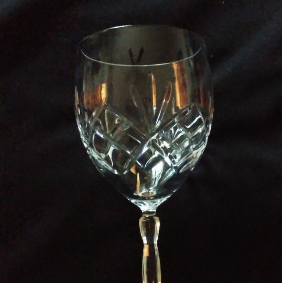 Gorgeous Czech Republic Lead Crystal Wine Glasses Set of 5 - Picture 3 of 5
